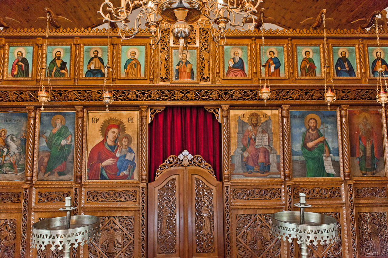 Церкви деревни Стени, Полис