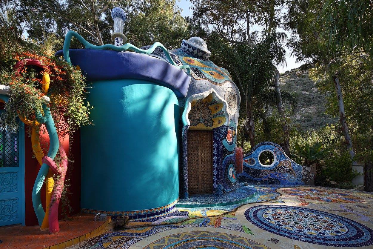 The Blue House, Euphoria Art Land, Пиргос