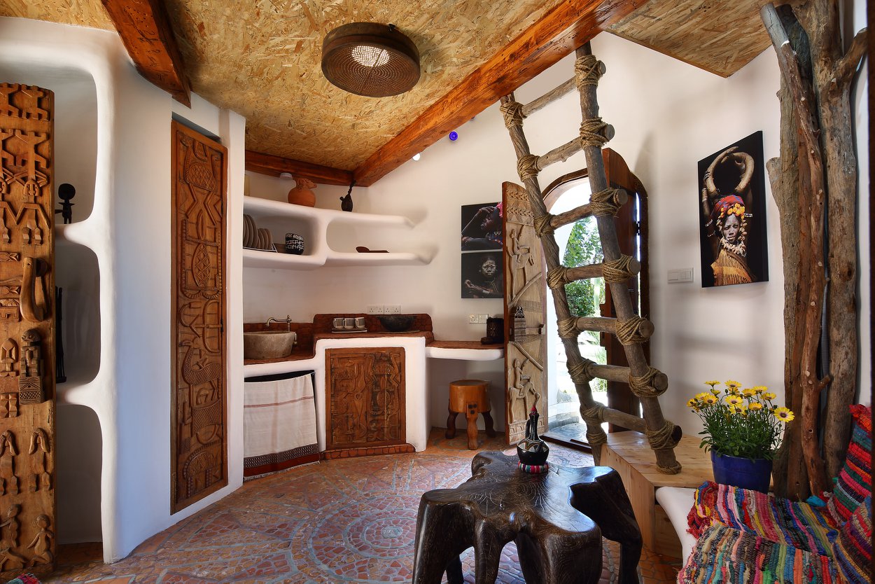 The Earth House, Euphoria Art Land, Пиргос