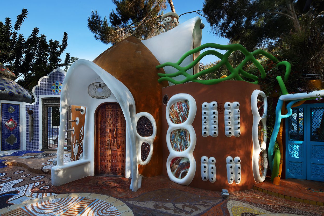 The Earth House, Euphoria Art Land, Пиргос