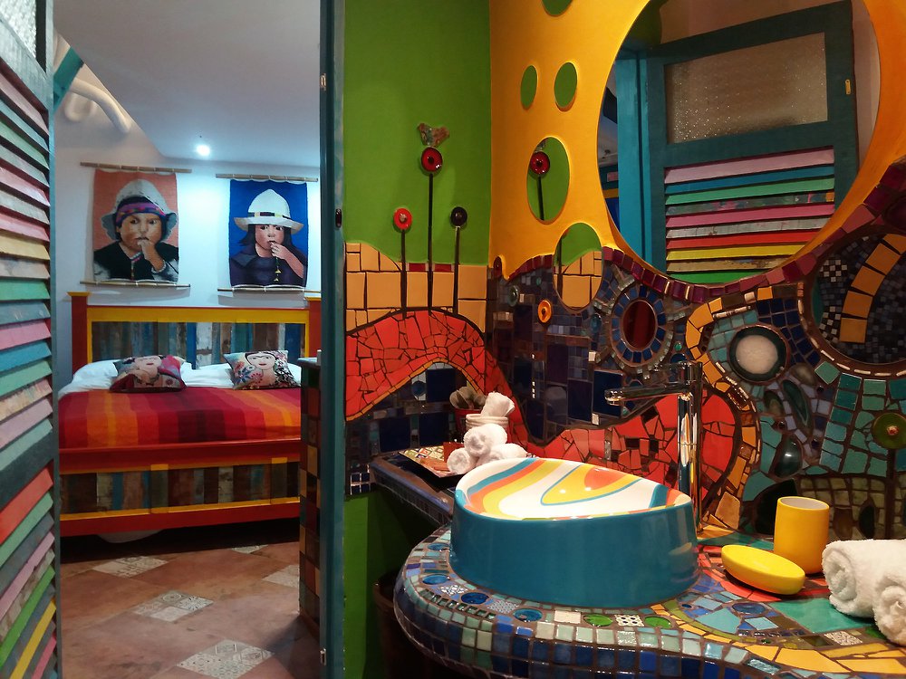 The Color House, Euphoria Art Land, Пиргос