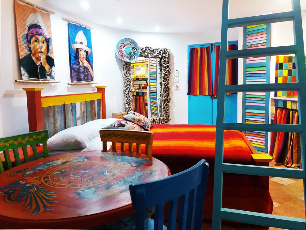 The Color House, Euphoria Art Land, Пиргос