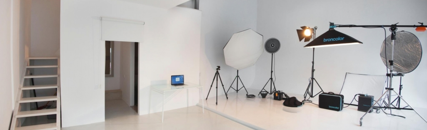 White Studios, фотостудия и фотошкола, Лимассол