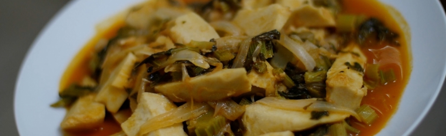 Kolokasi with celery and tomatoes