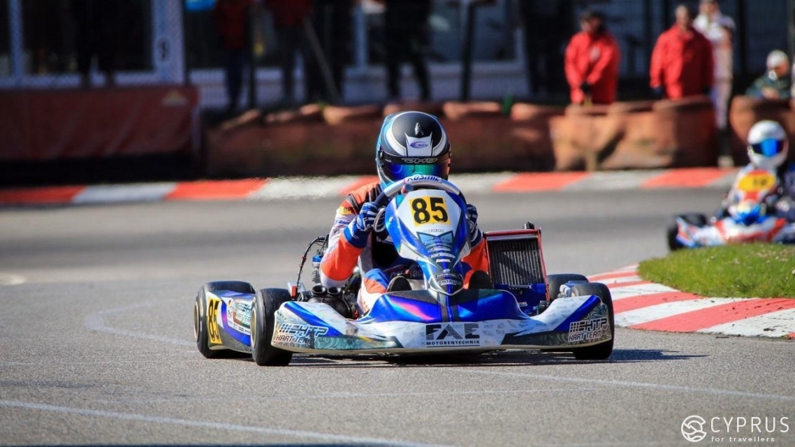 Получить кучу адреналина и прокачать свои водительские скилы в Daytona Carting Academy
